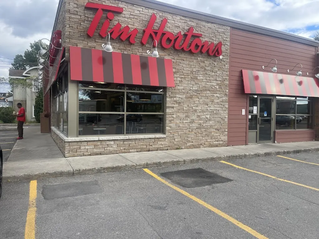 Tim Hortons storefront and interior at 2980 Ch Gascon, Terrebonne, QC