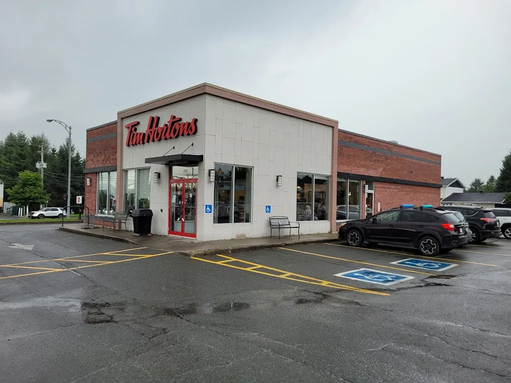 Tim Hortons storefront and interior at 4131 Boul Frontenac Ouest, Thetford Mines, QC