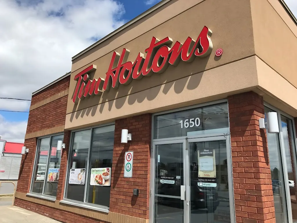 Tim Hortons storefront and interior at 1650 Rue St Maurice, Trois-rivieres, QC