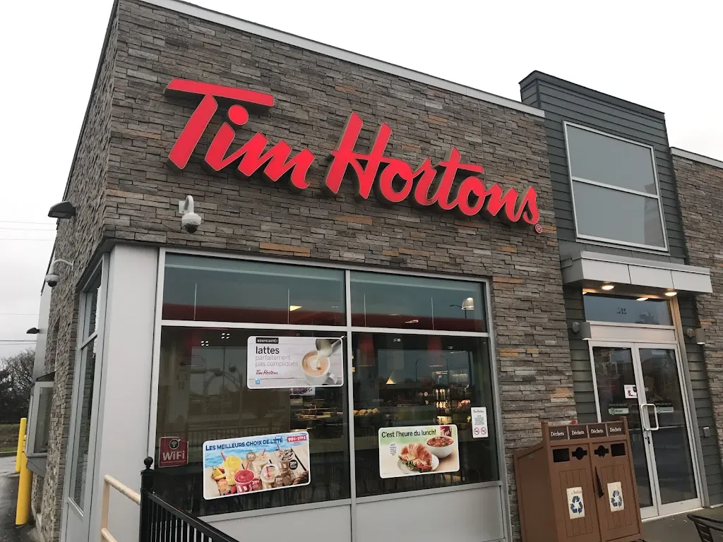 Tim Hortons storefront and interior at 2600, Boul. Des Recollets, Trois-rivieres, QC