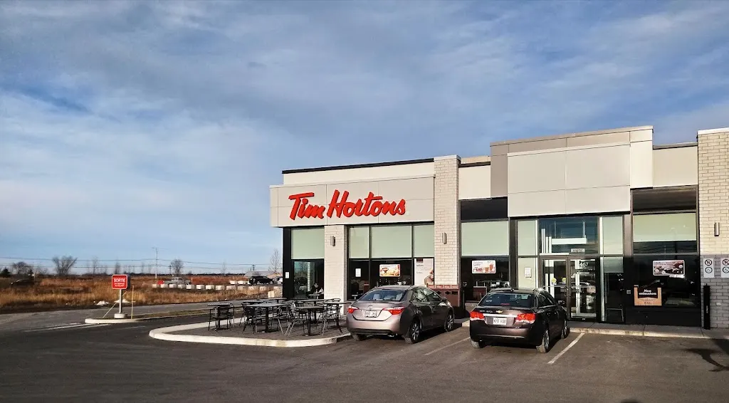 Tim Hortons storefront and interior at 1467 Boul Lionel Boulet, Varennes, QC