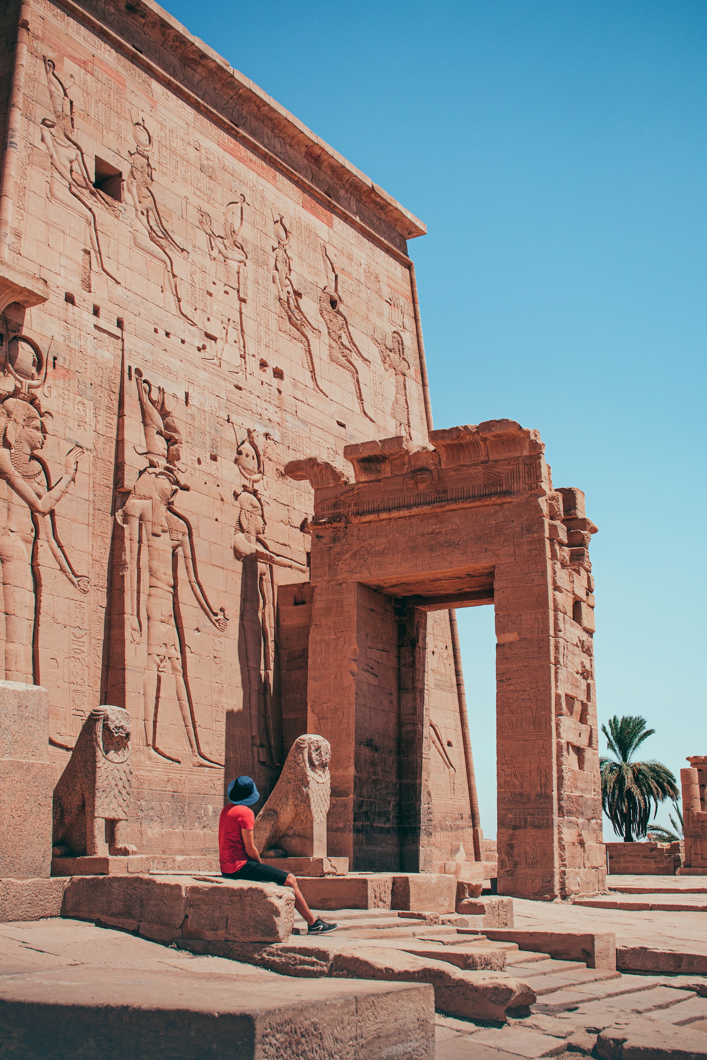 دندرة وأبيدوس — أفضل ألوان المعابد حفظًا في مصر