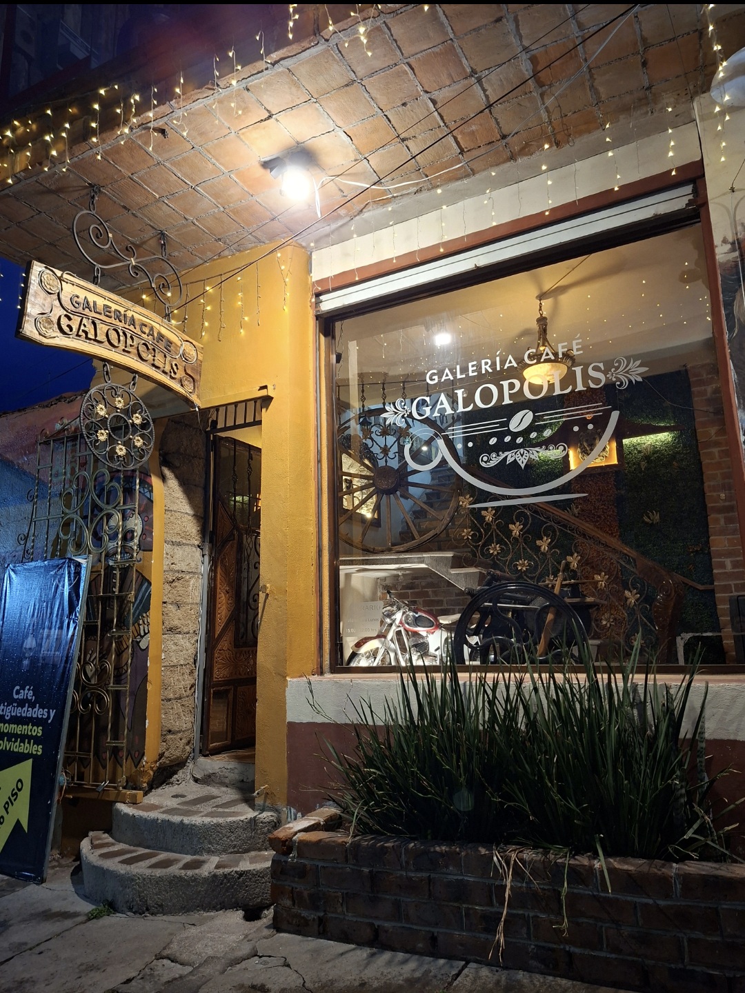 Galería Café Galopolis - Clone Last