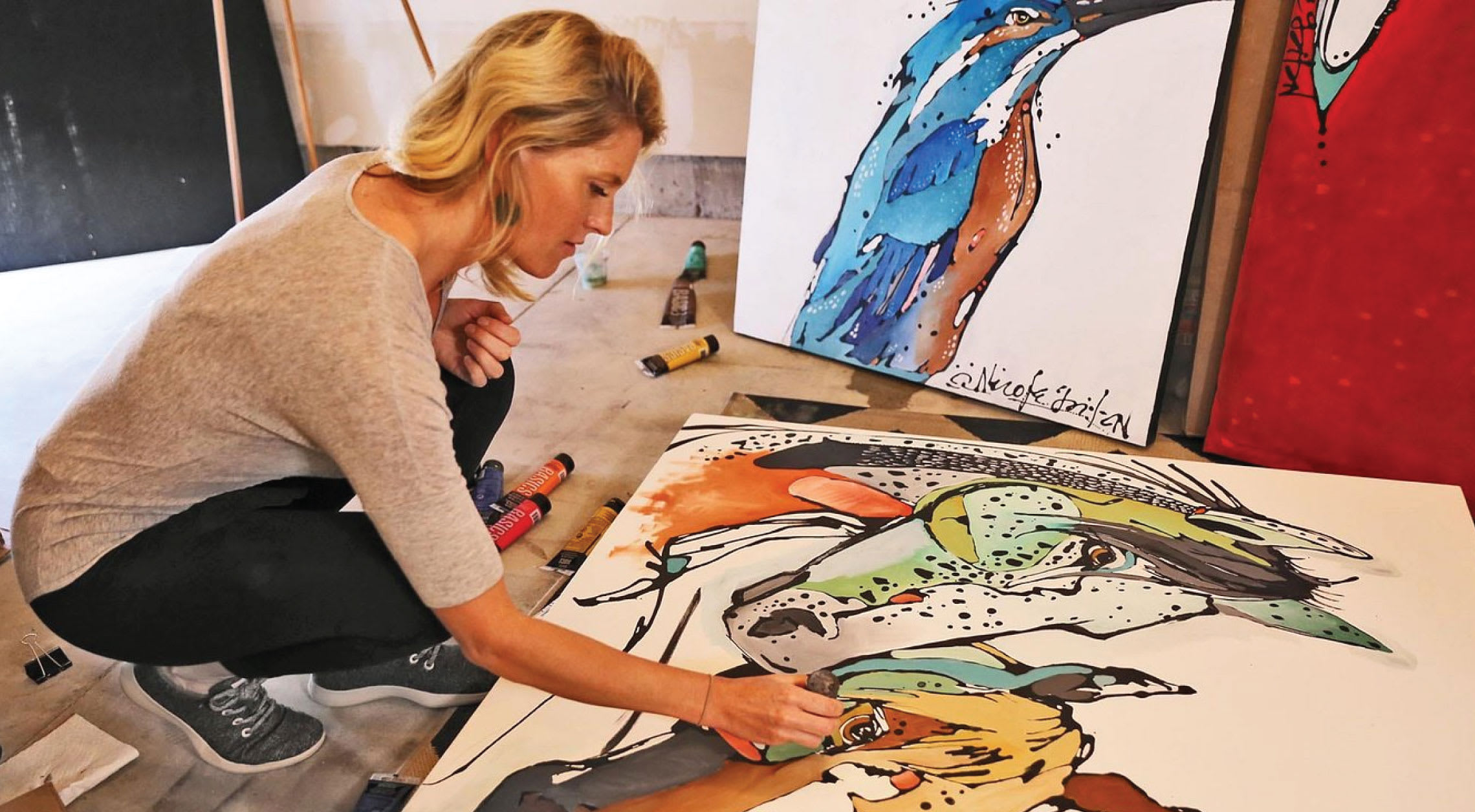 Nicole Gaitan painting live at PANDO Fine Art Image