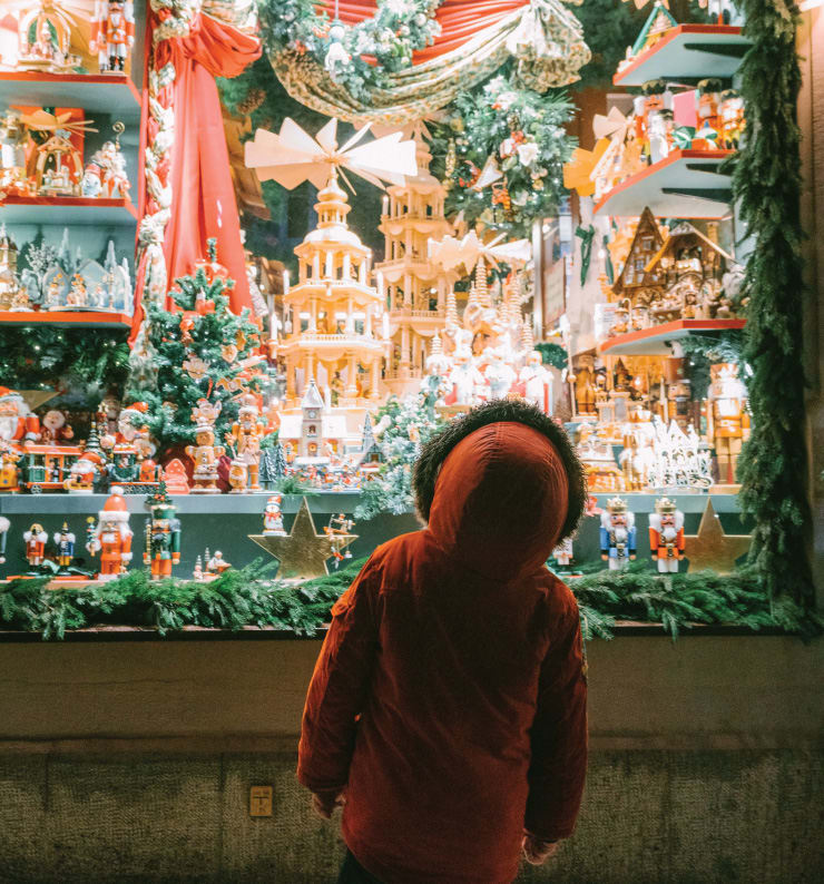 Holiday Window Display Contest Image