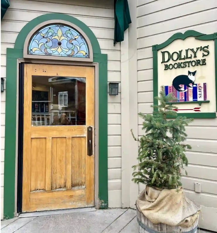 Dolly's Bookstore Image