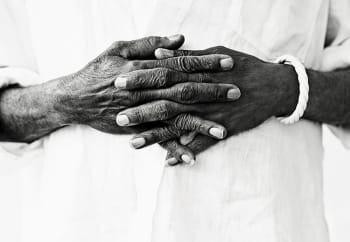 Glass art Folded hands 110x160