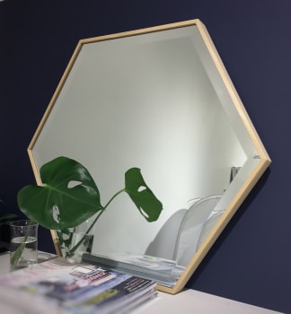 Speil Scandi Hexagon eik 60x69