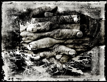 Canvas Folded hands III 85x113 / Peter Sebastian