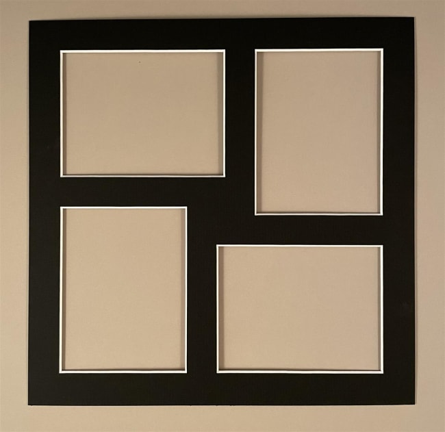 W1003 Passp. sort/hvit 30x30 (4 x 10x13)