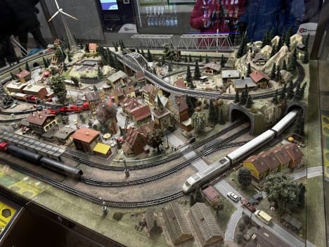 The model in the train station