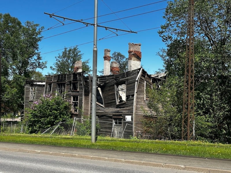 buined houses