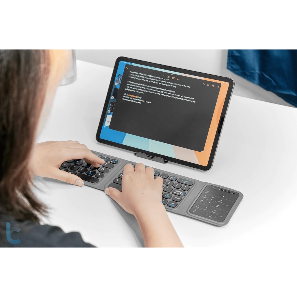 WiWU FMK-05 Foldable Bluetooth Keyboard with Touchpad and Stand for Laptops, Tablets, and Phones
