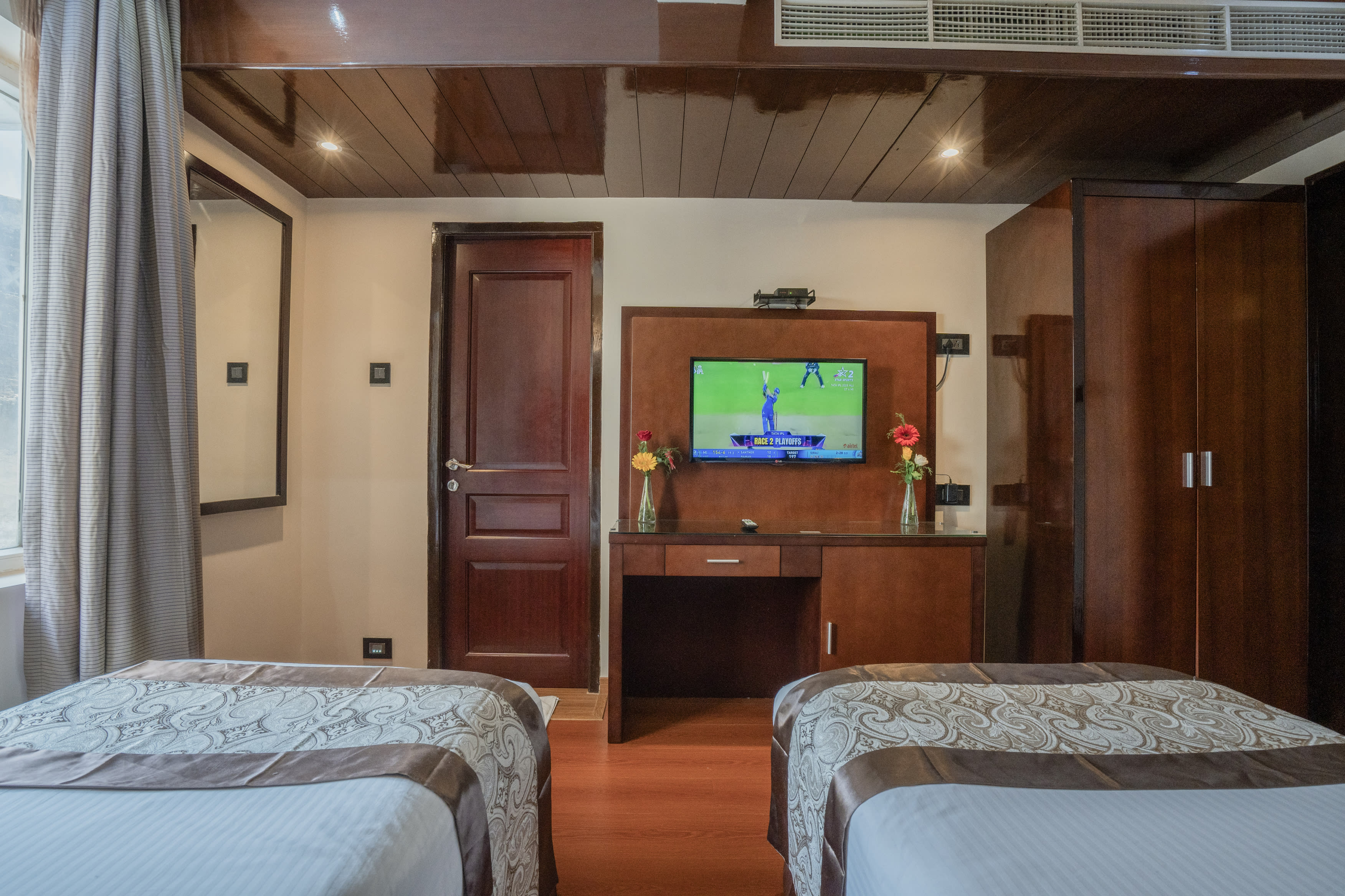 Premium Twin Room view 3
