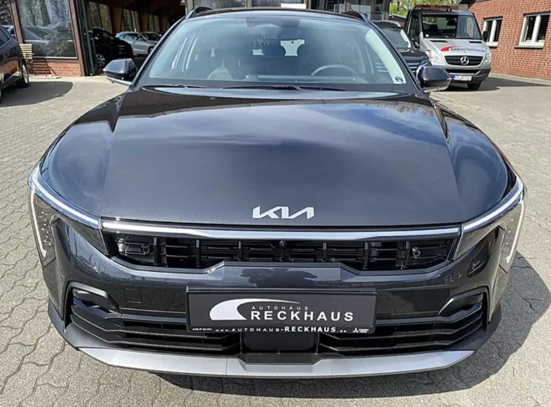 Kia K4 Sportwagen - 1