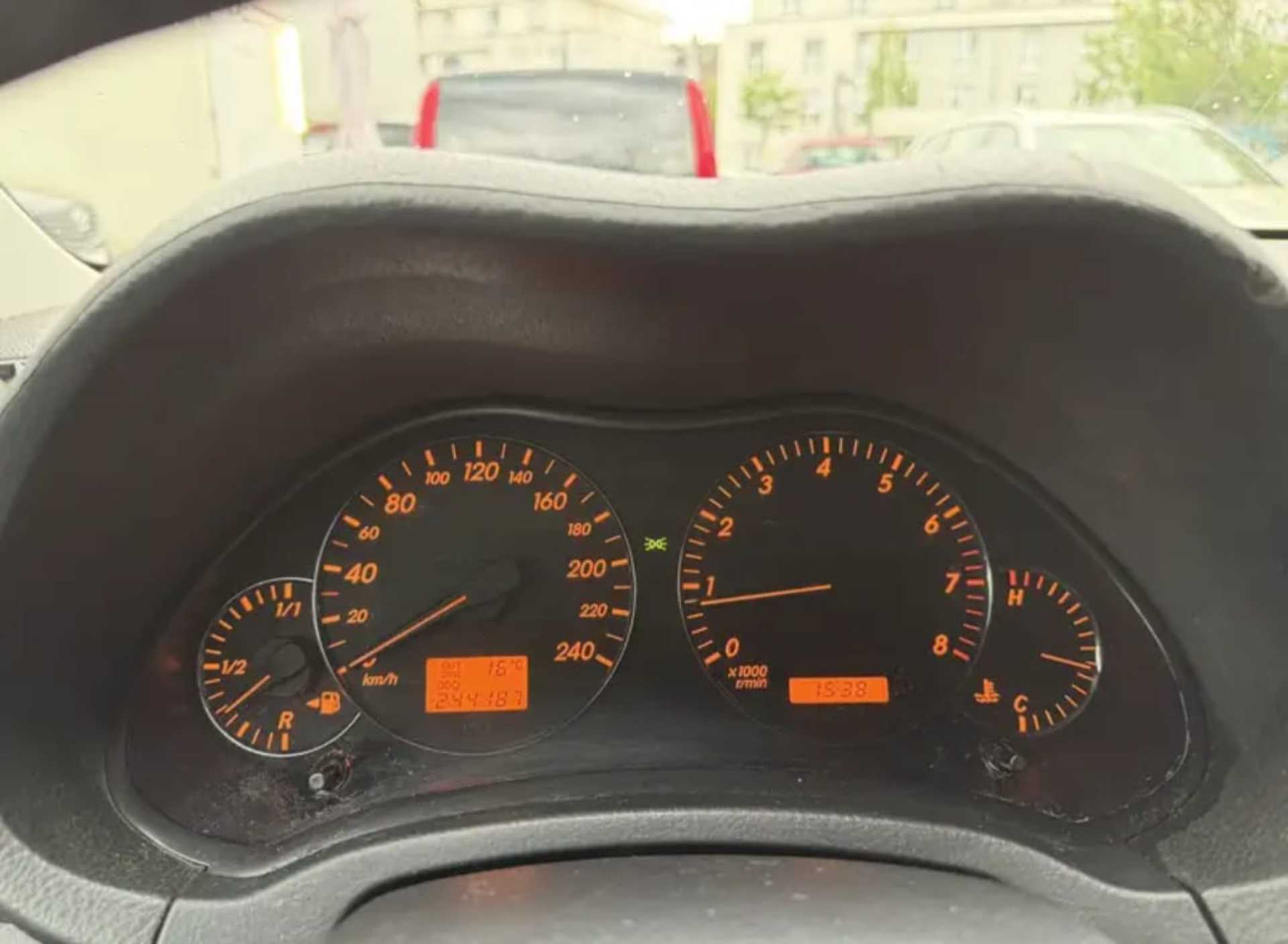 Toyota Avensis - 4