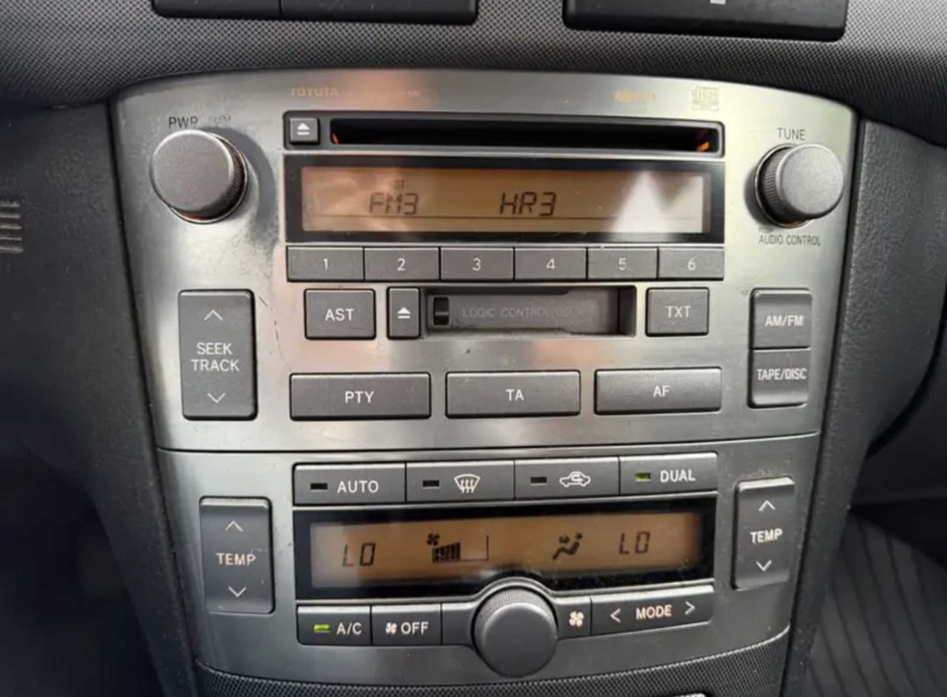 Toyota Avensis - 9