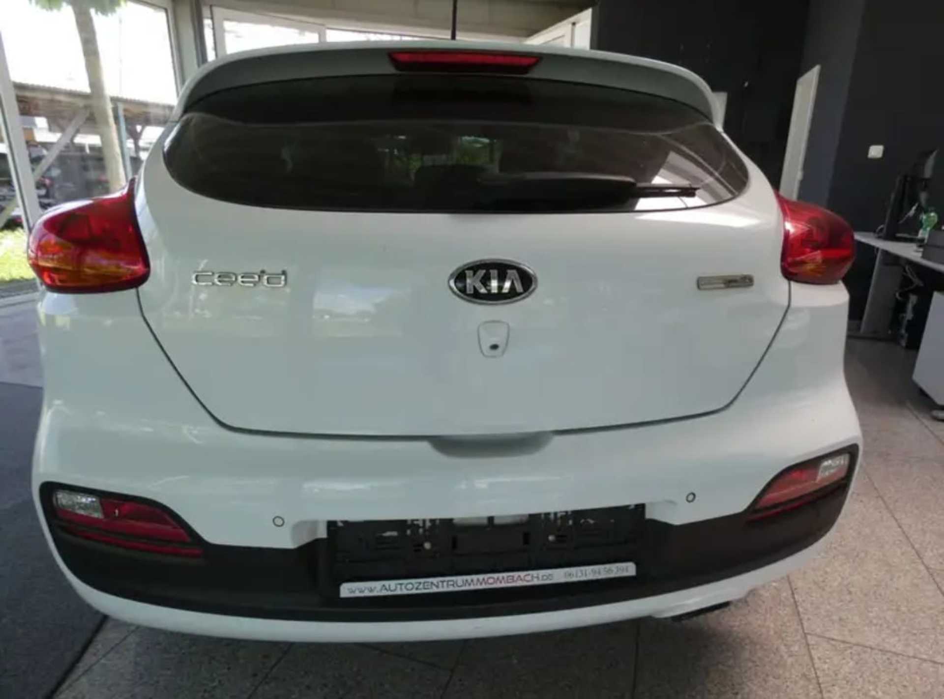 Kia Ceed - 8