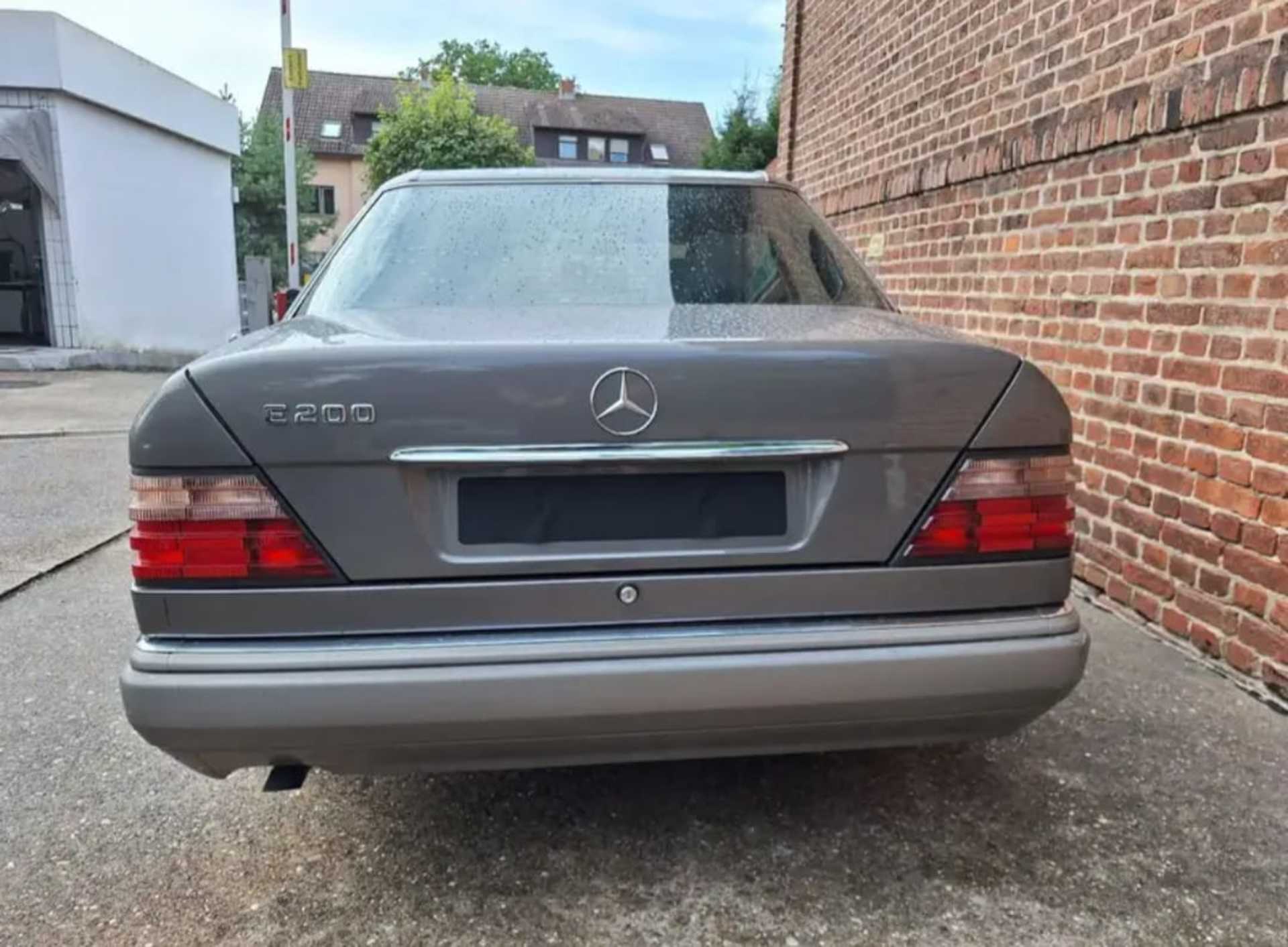 Mercedes-Benz E-Class - 10