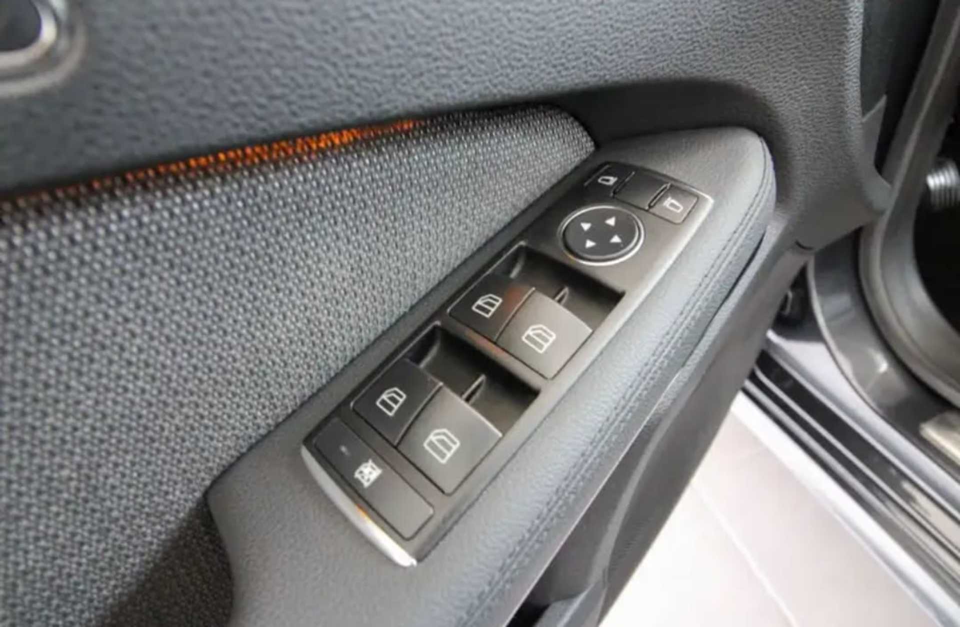Mercedes-Benz E-Class  200 CGI  - 7