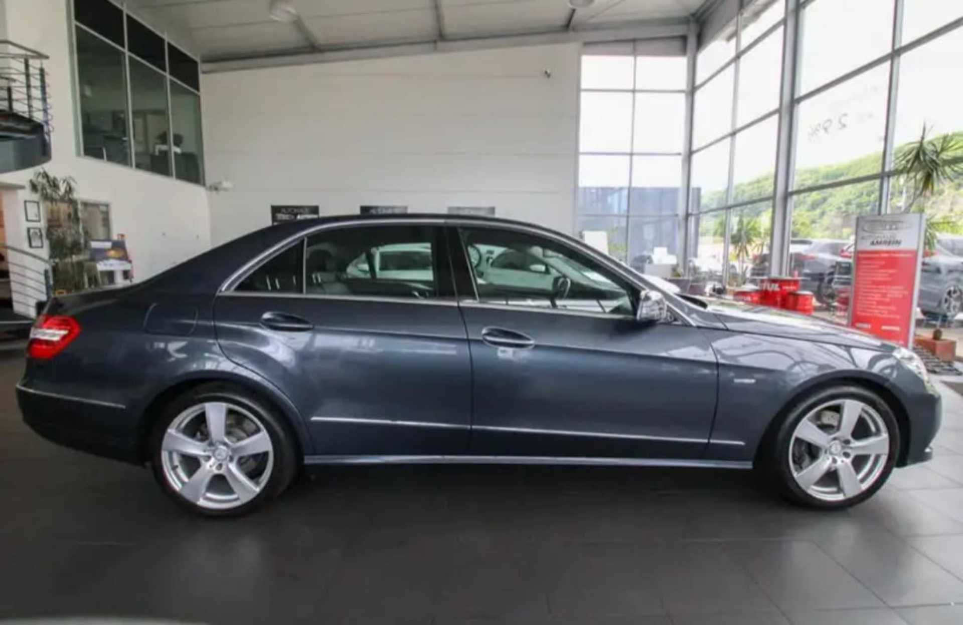 Mercedes-Benz E-Class  200 CGI  - 8