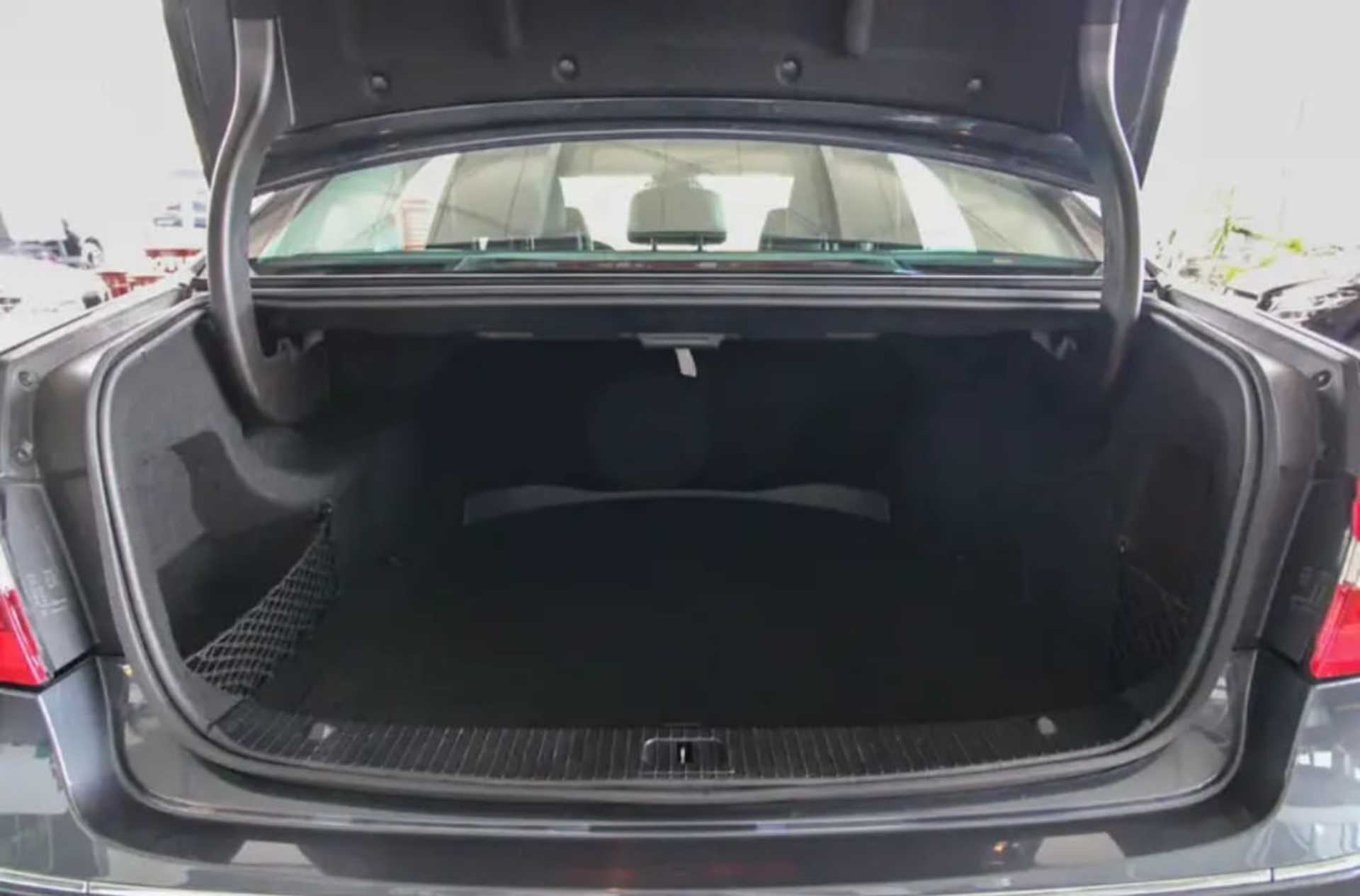 Mercedes-Benz E-Class  200 CGI  - 9