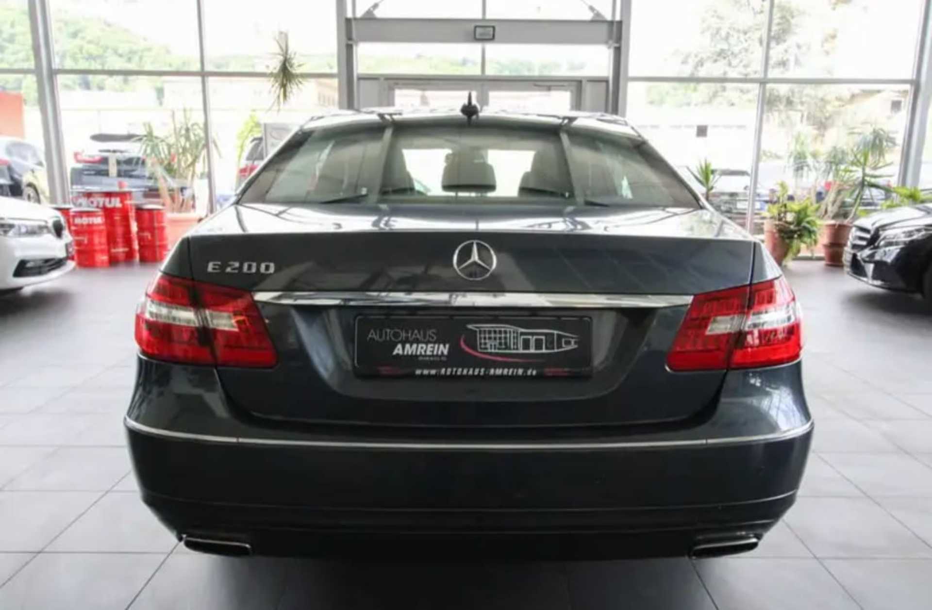 Mercedes-Benz E-Class  200 CGI  - 10