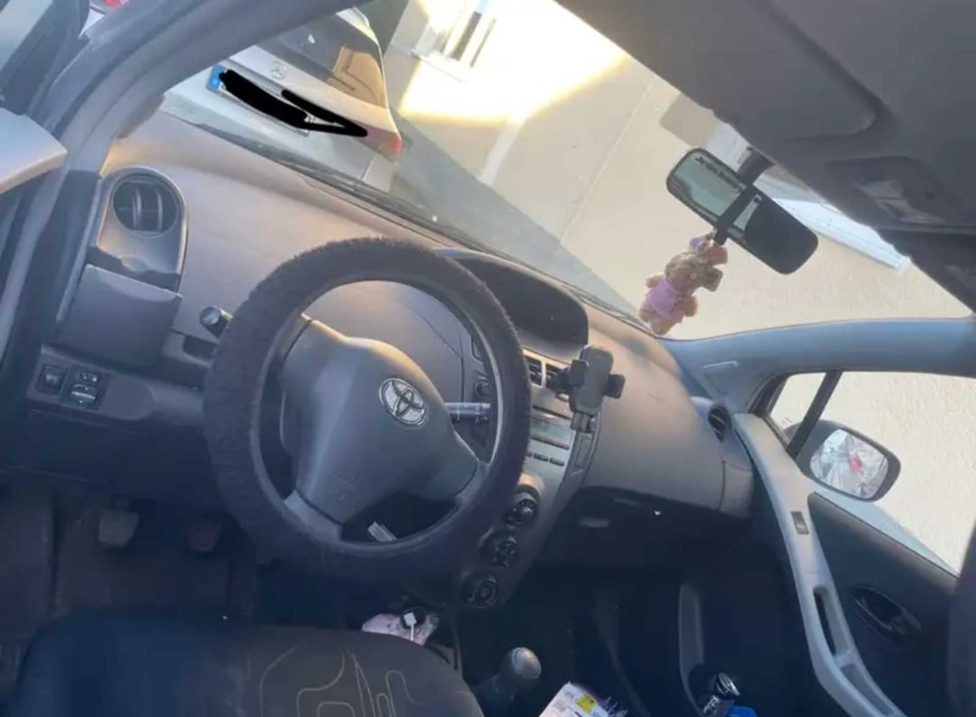Toyota Yaris 1.0 VVT - 2