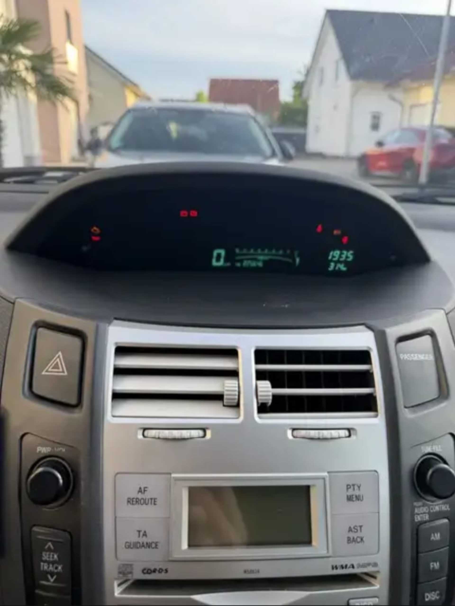 Toyota Yaris - 4