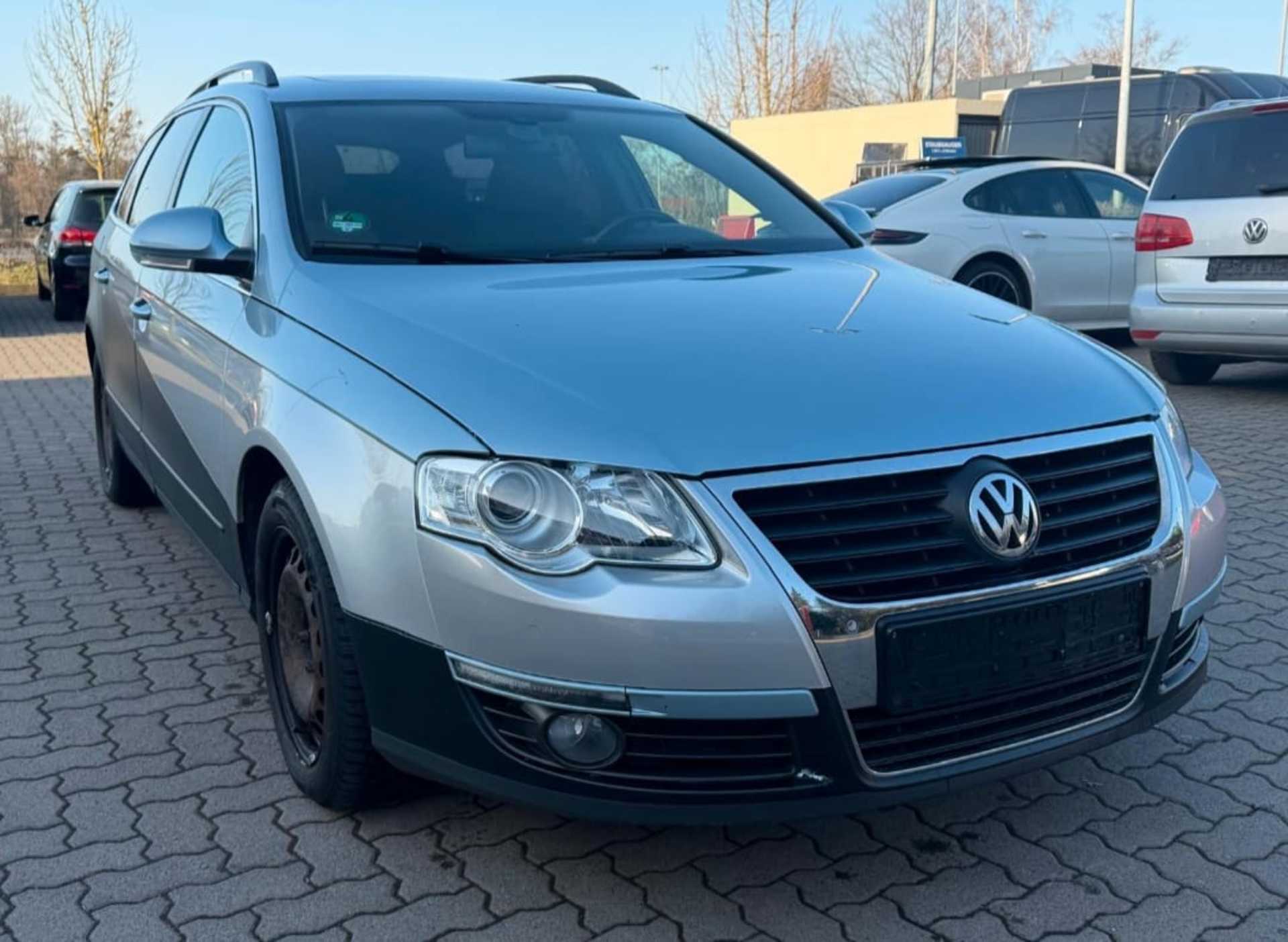 Volkswagen Passat - 1