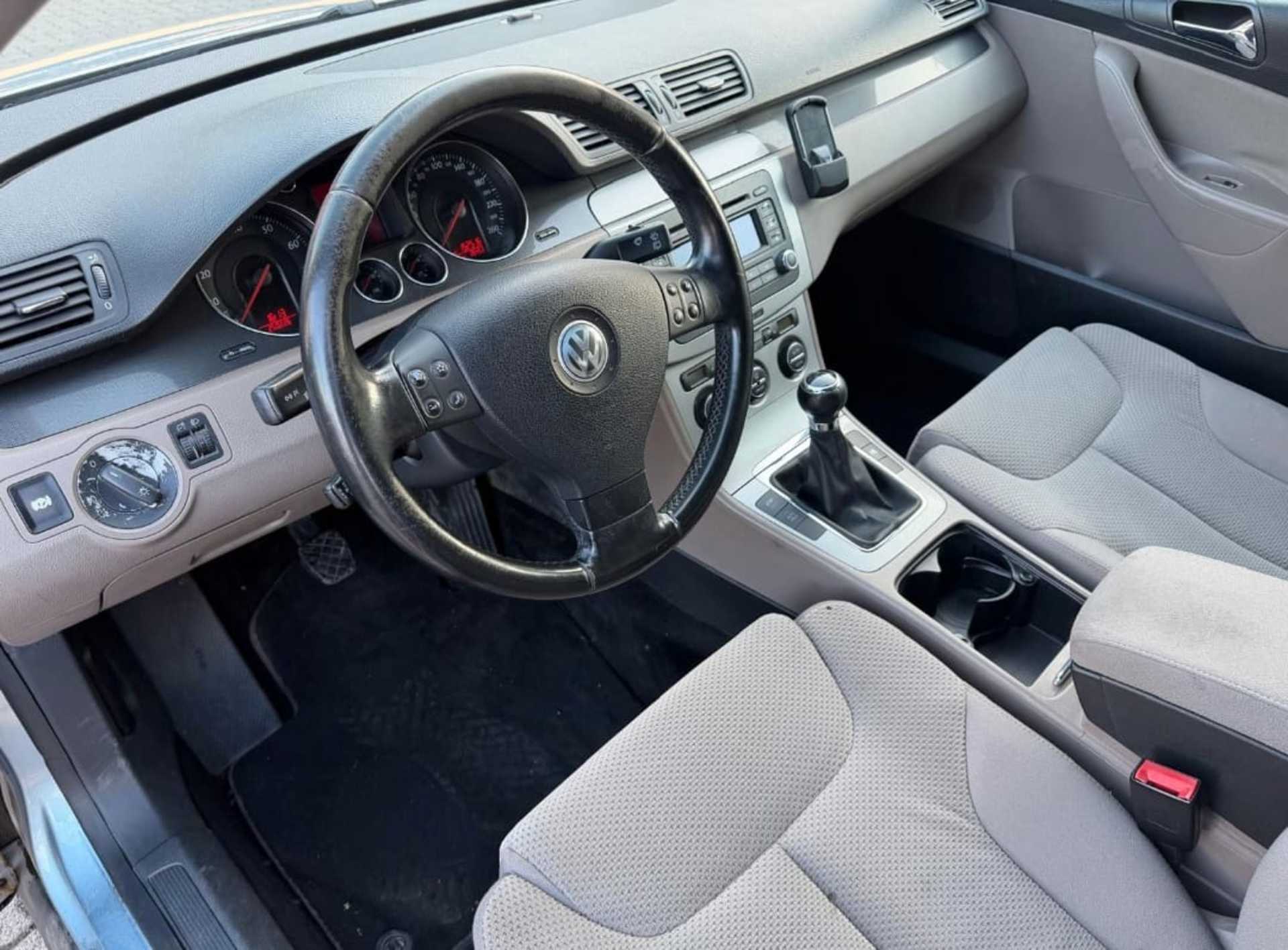 Volkswagen Passat - 2