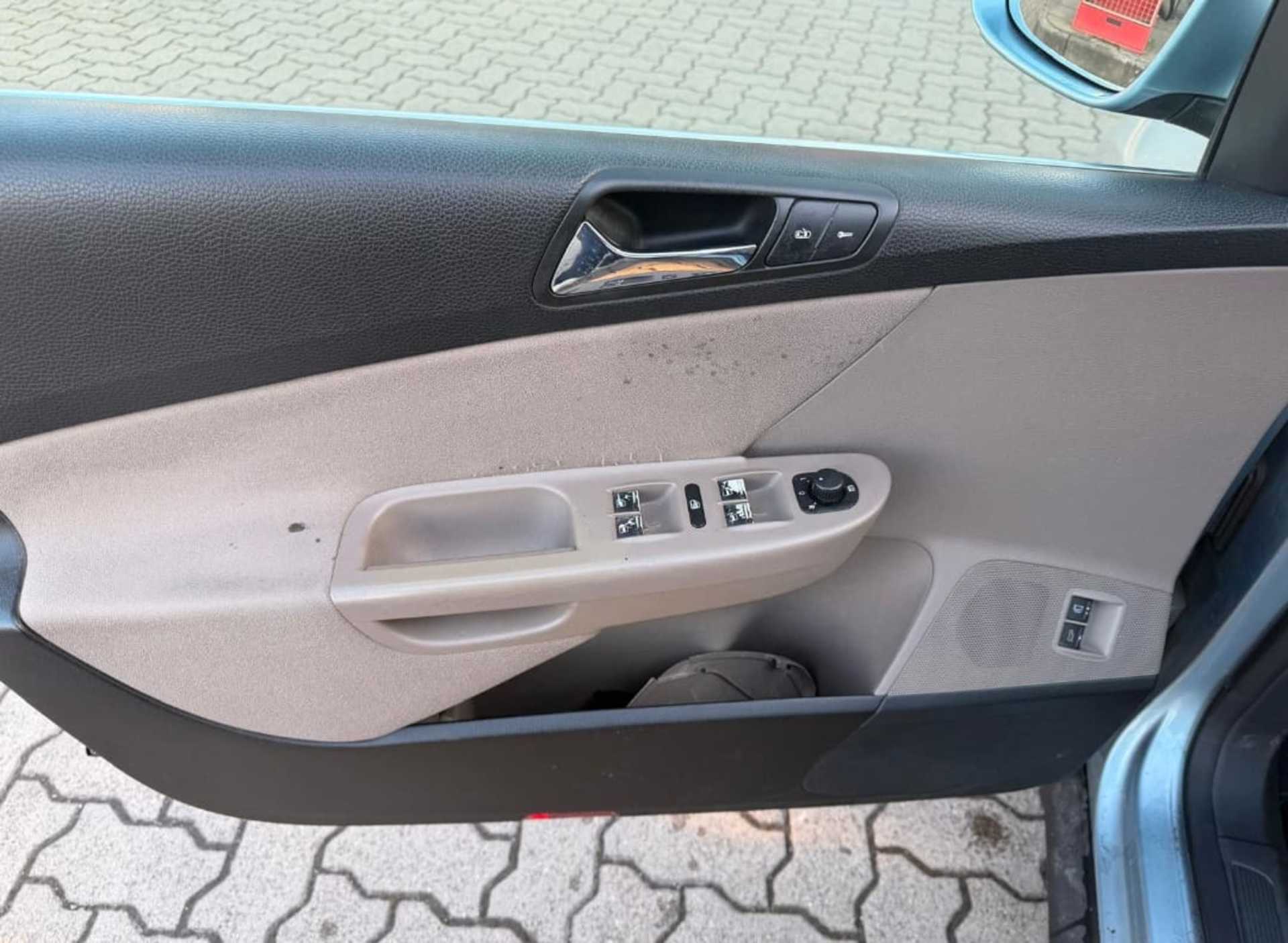 Volkswagen Passat - 4