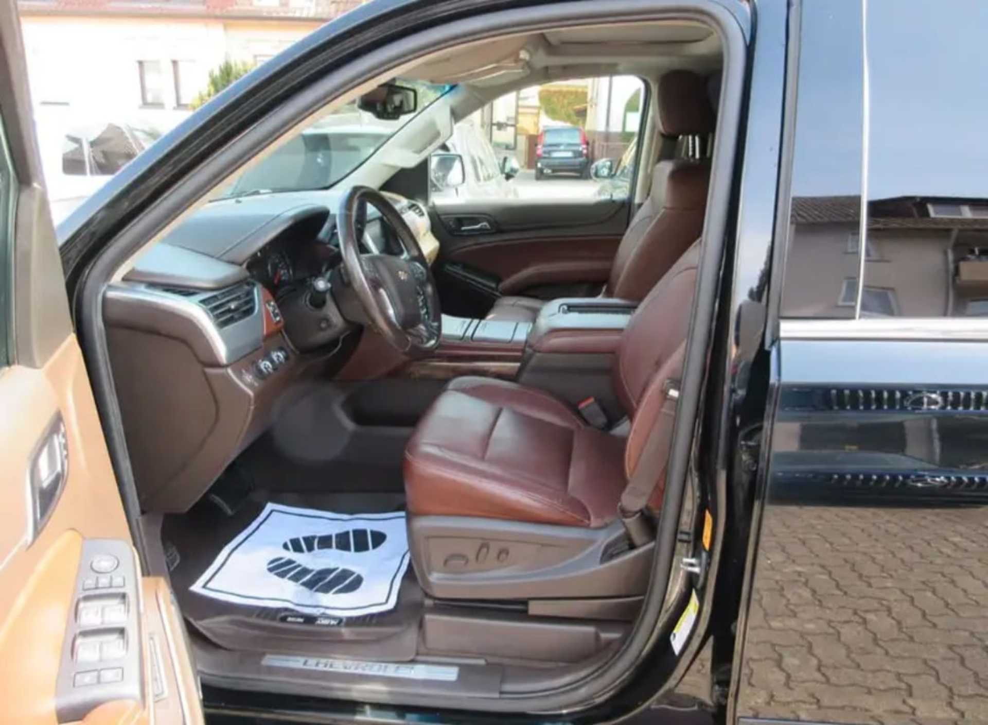 Chevrolet Suburban HD - 4