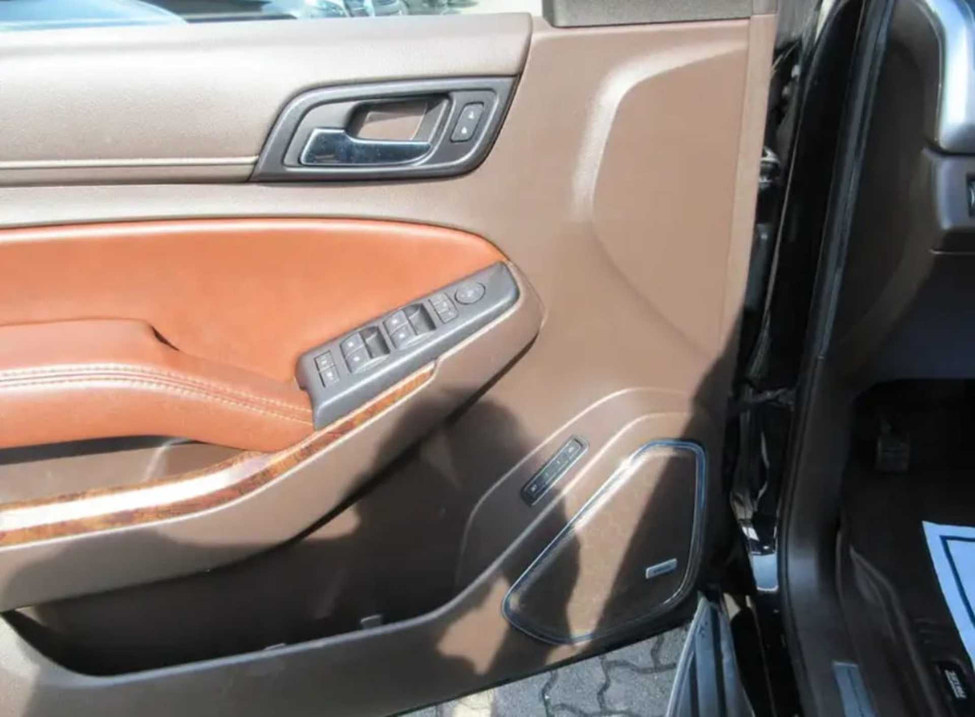 Chevrolet Suburban HD - 7
