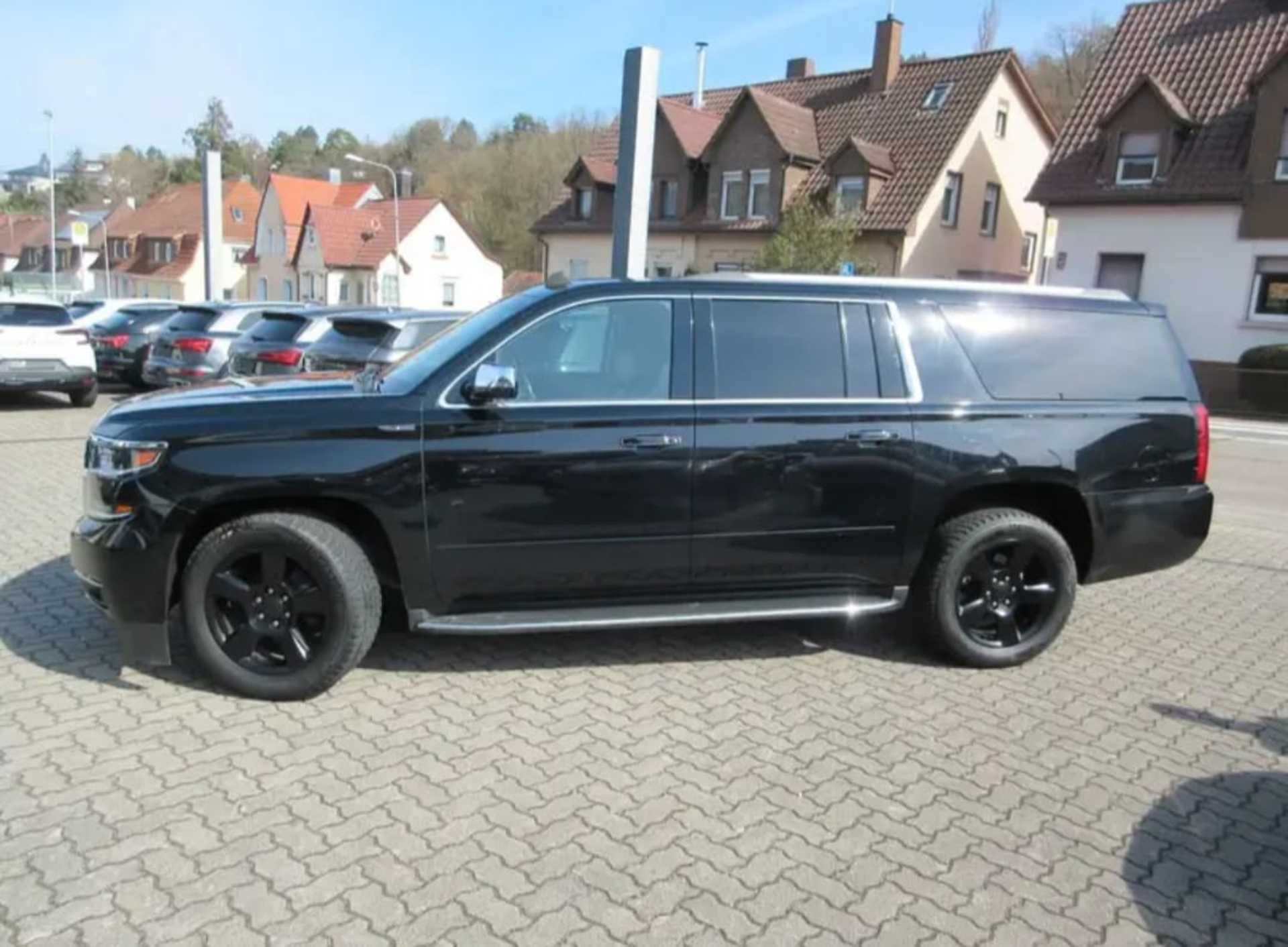 Chevrolet Suburban HD - 8