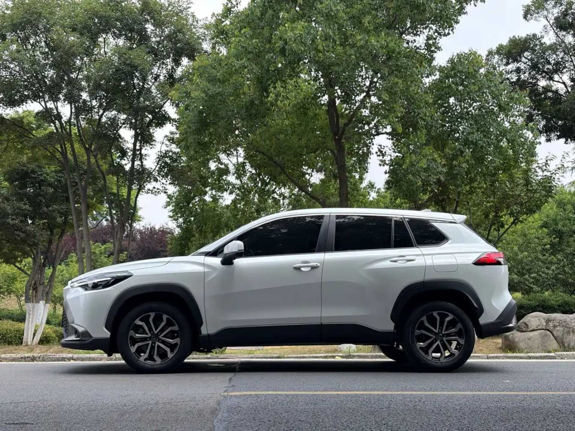 Toyota FRONTLANDER - 6