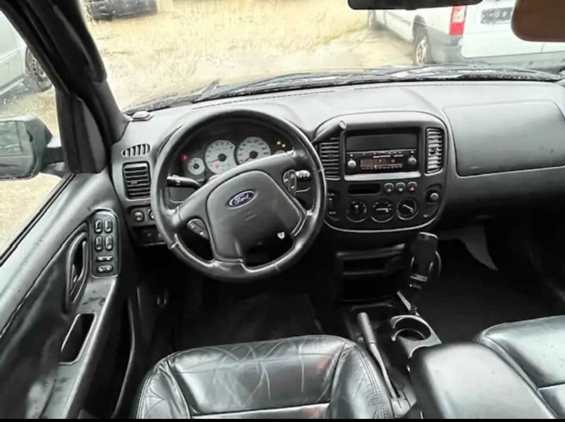 Ford Maverick - 2