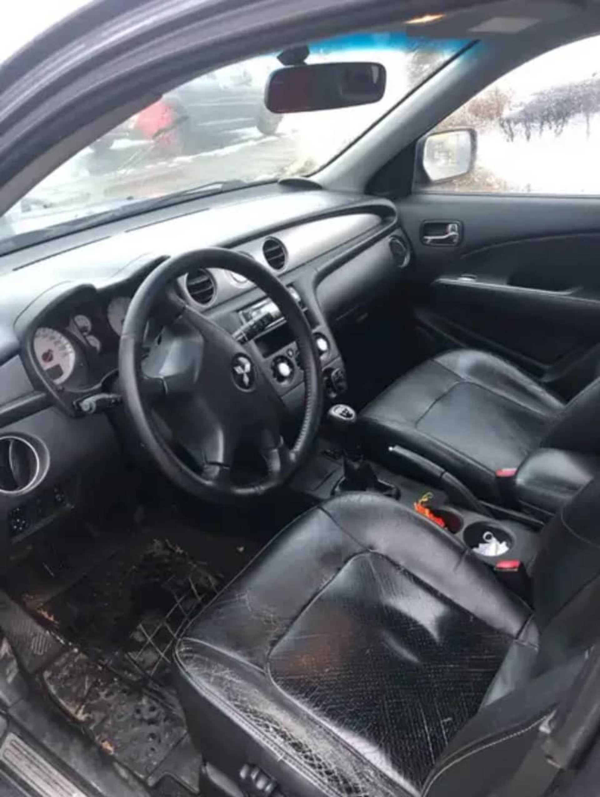 Mitsubishi Outlander - 2