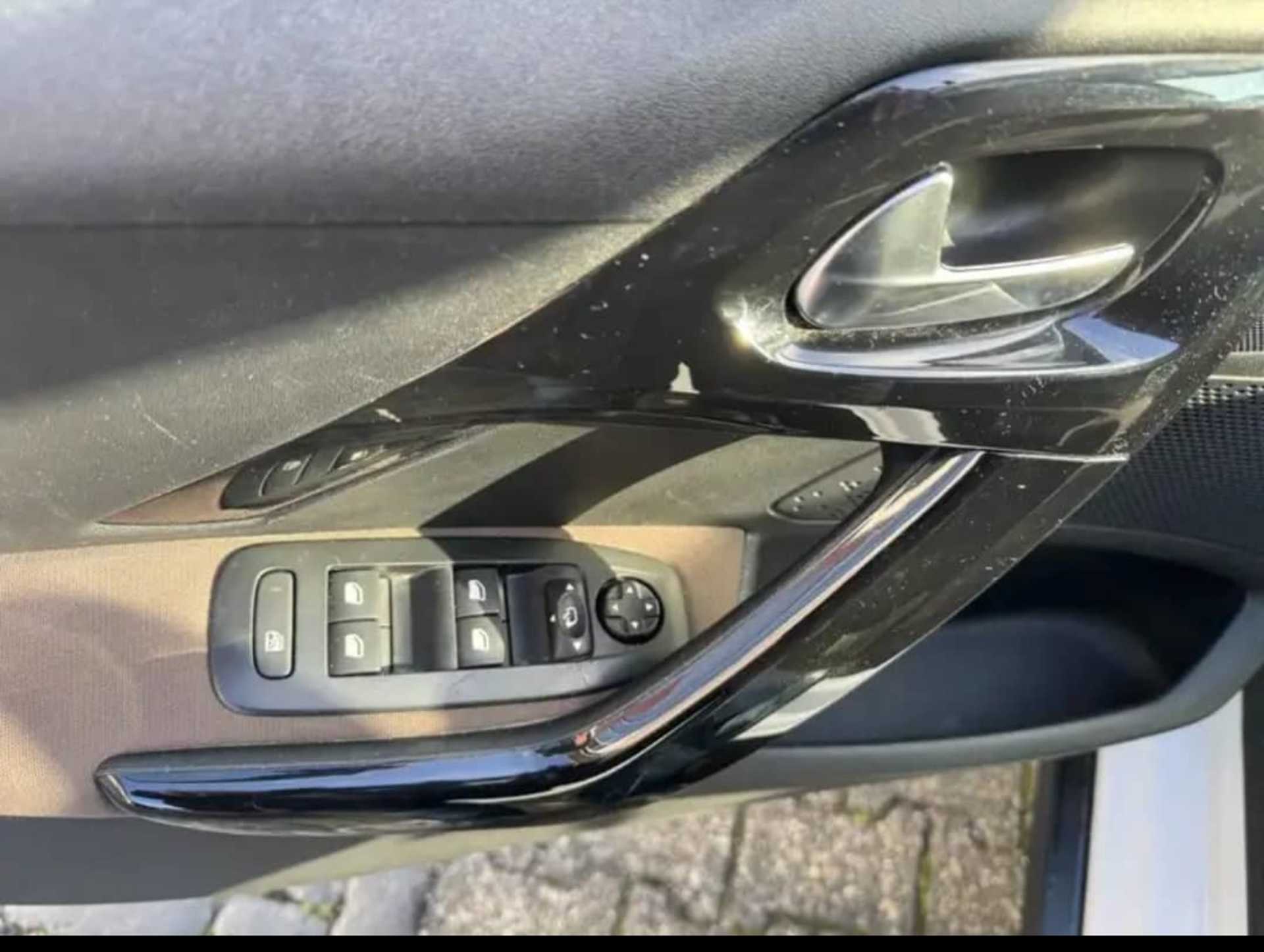 Peugeot 2008 - 4