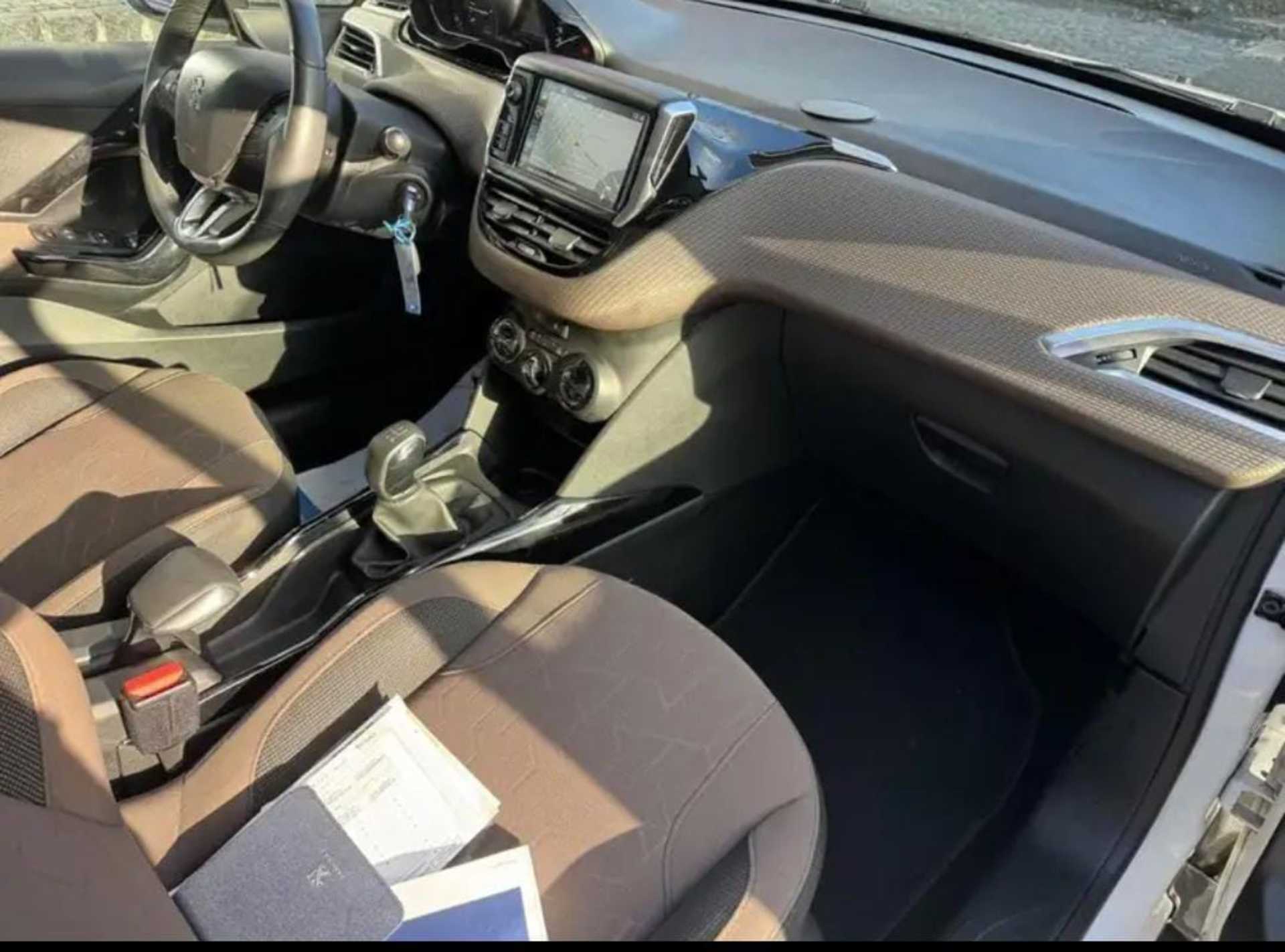 Peugeot 2008 - 6