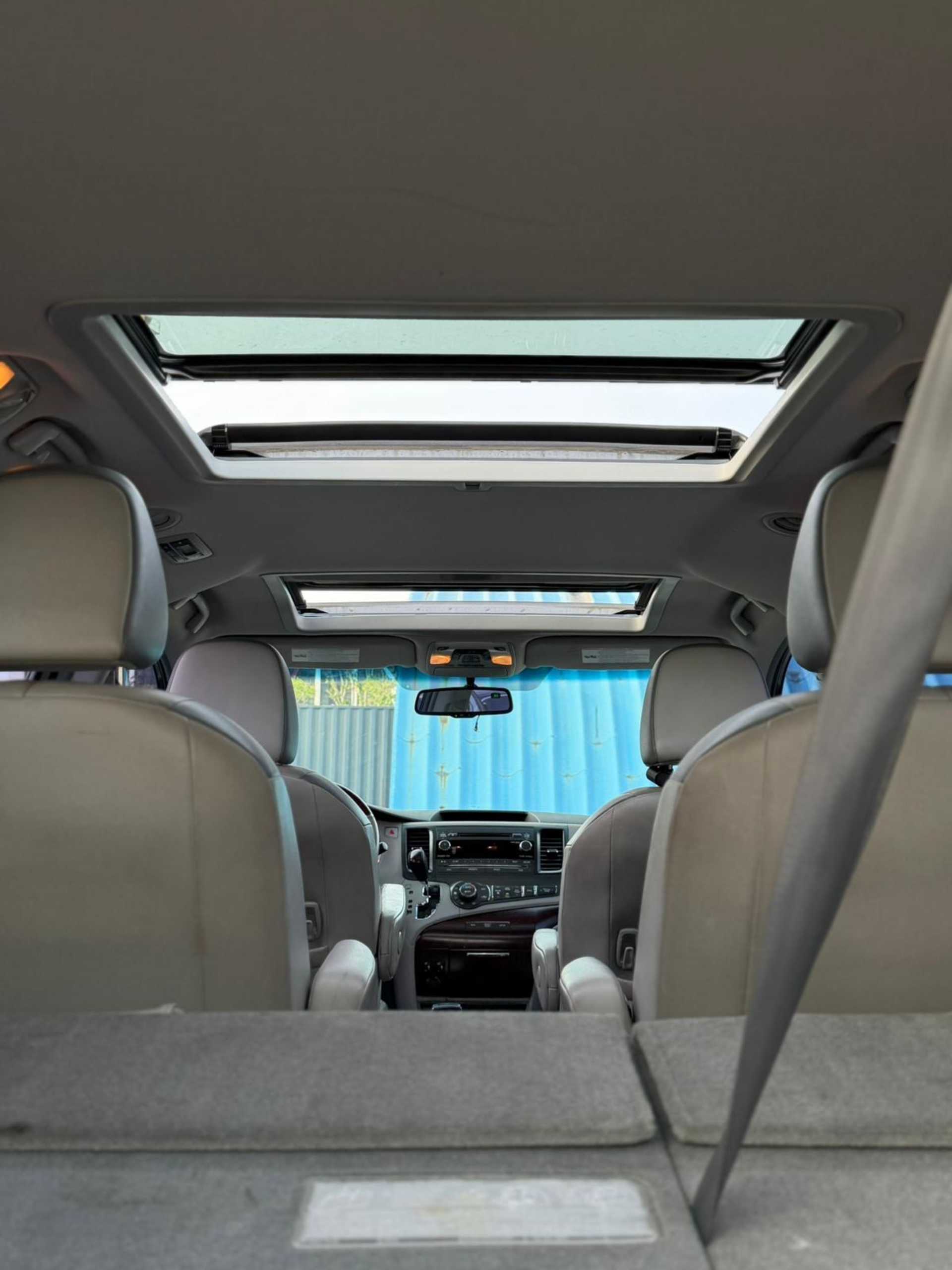 Toyota Sienna - 3