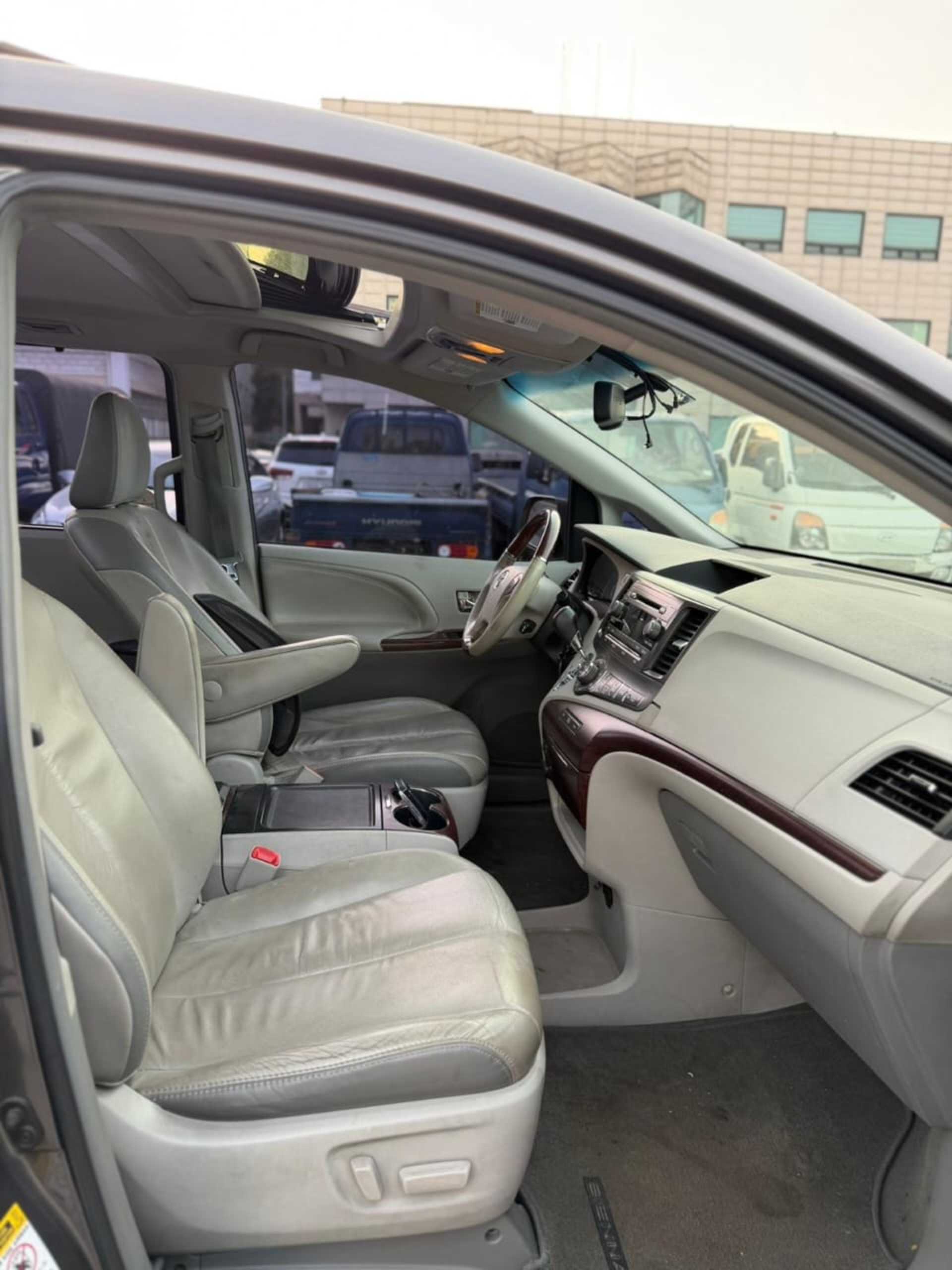 Toyota Sienna - 5