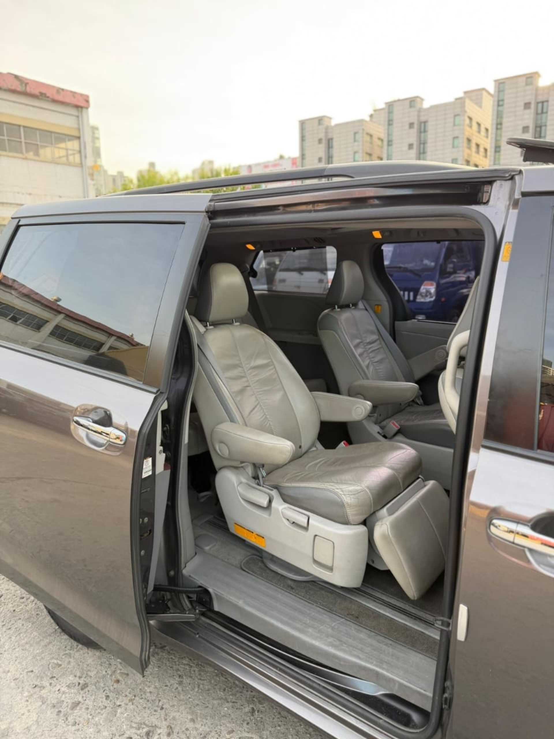 Toyota Sienna - 6