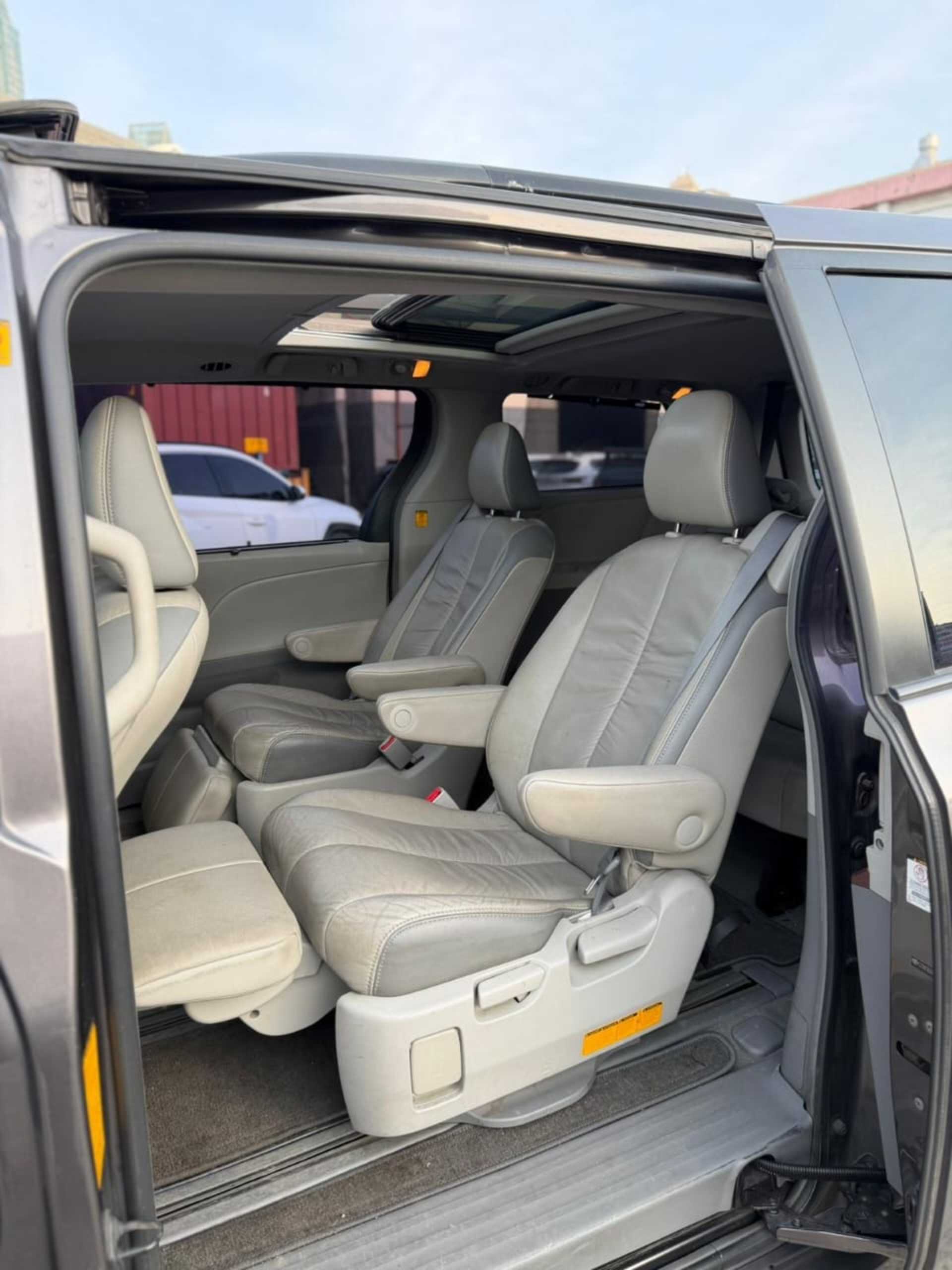 Toyota Sienna - 7