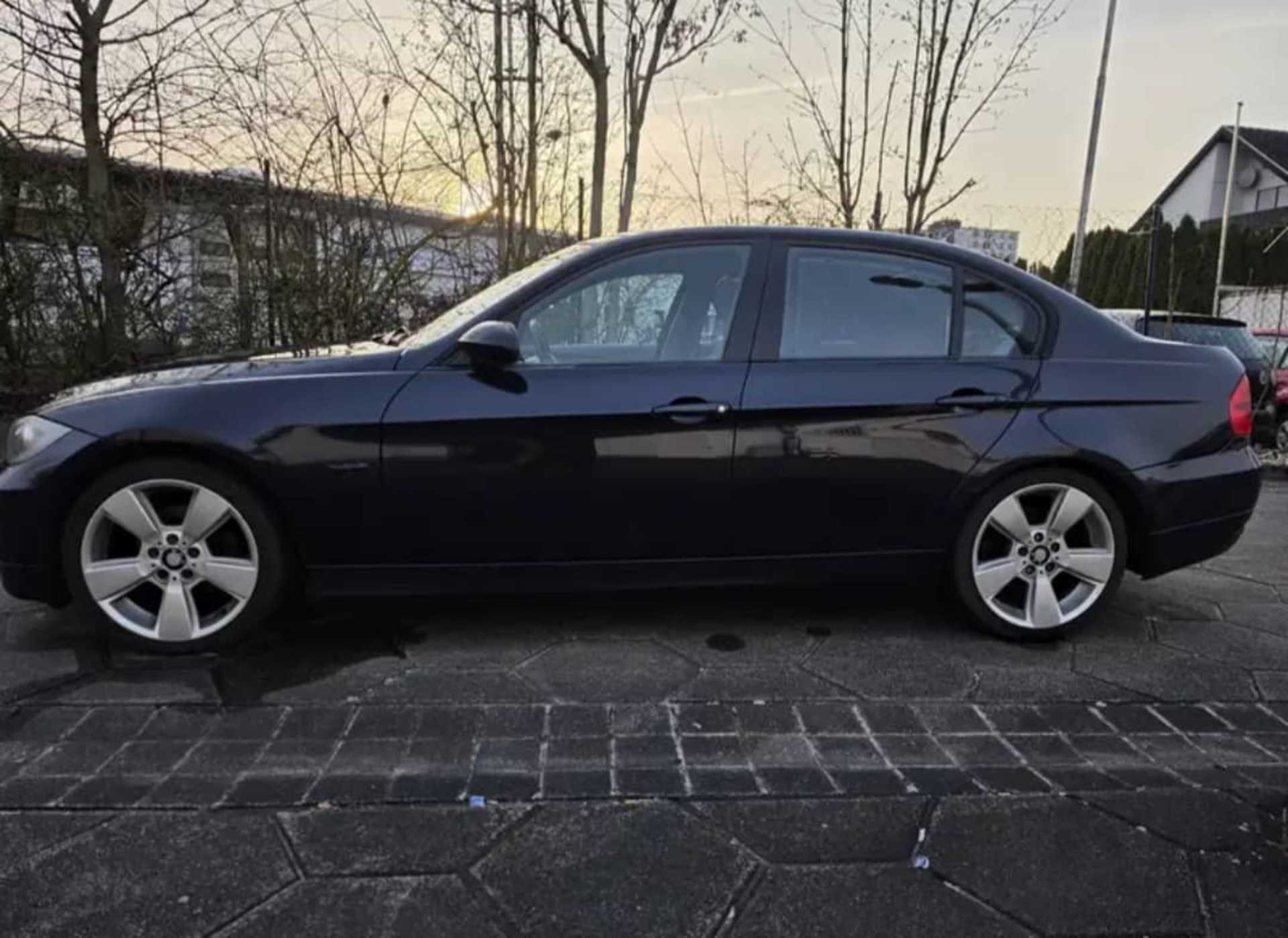 Bmw 320i - 4