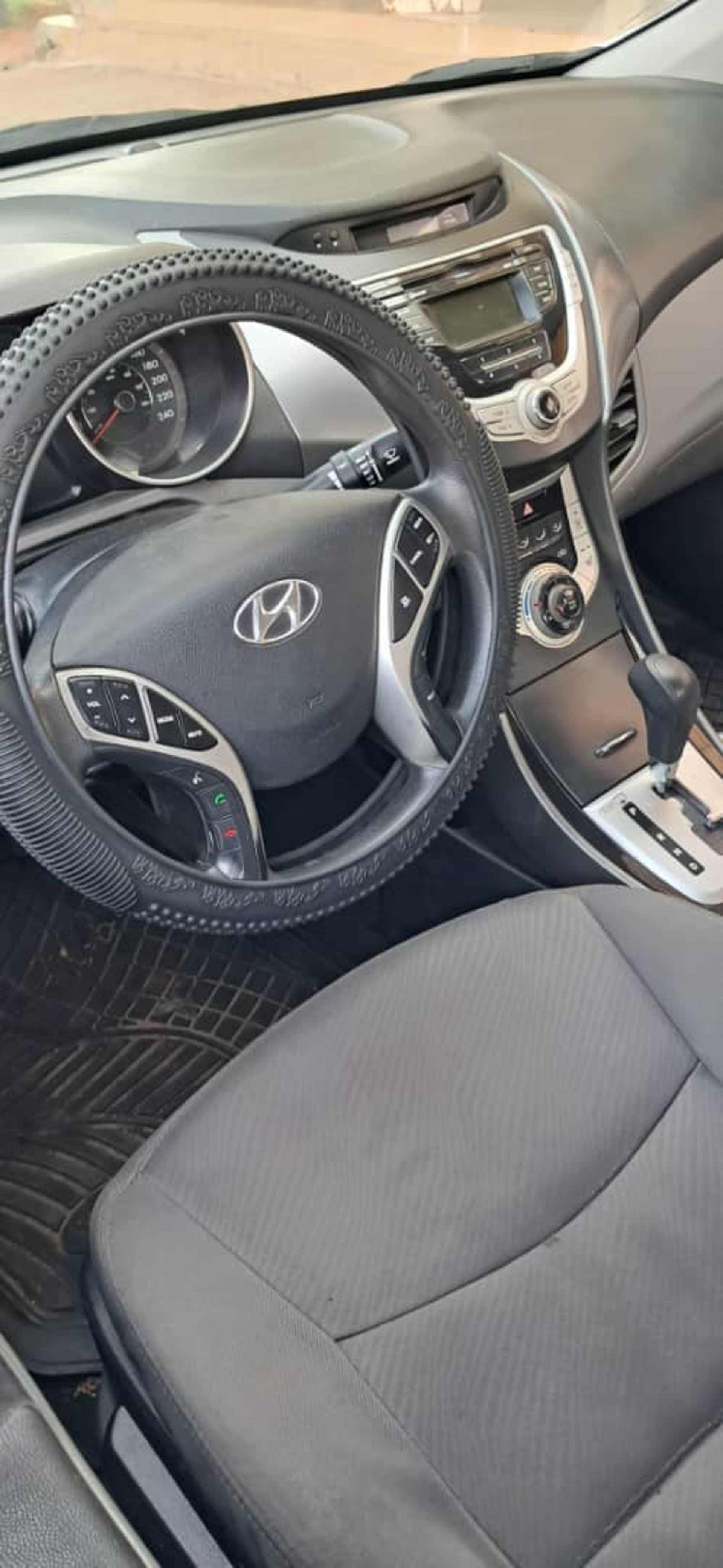 Hyundai Elentra - 2