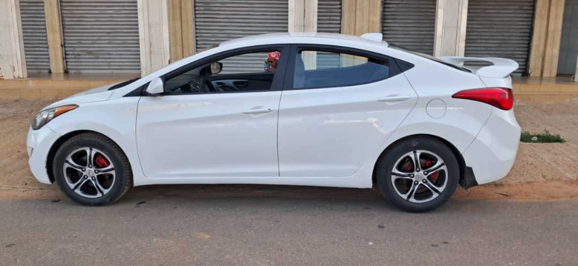 Hyundai Elentra - 4