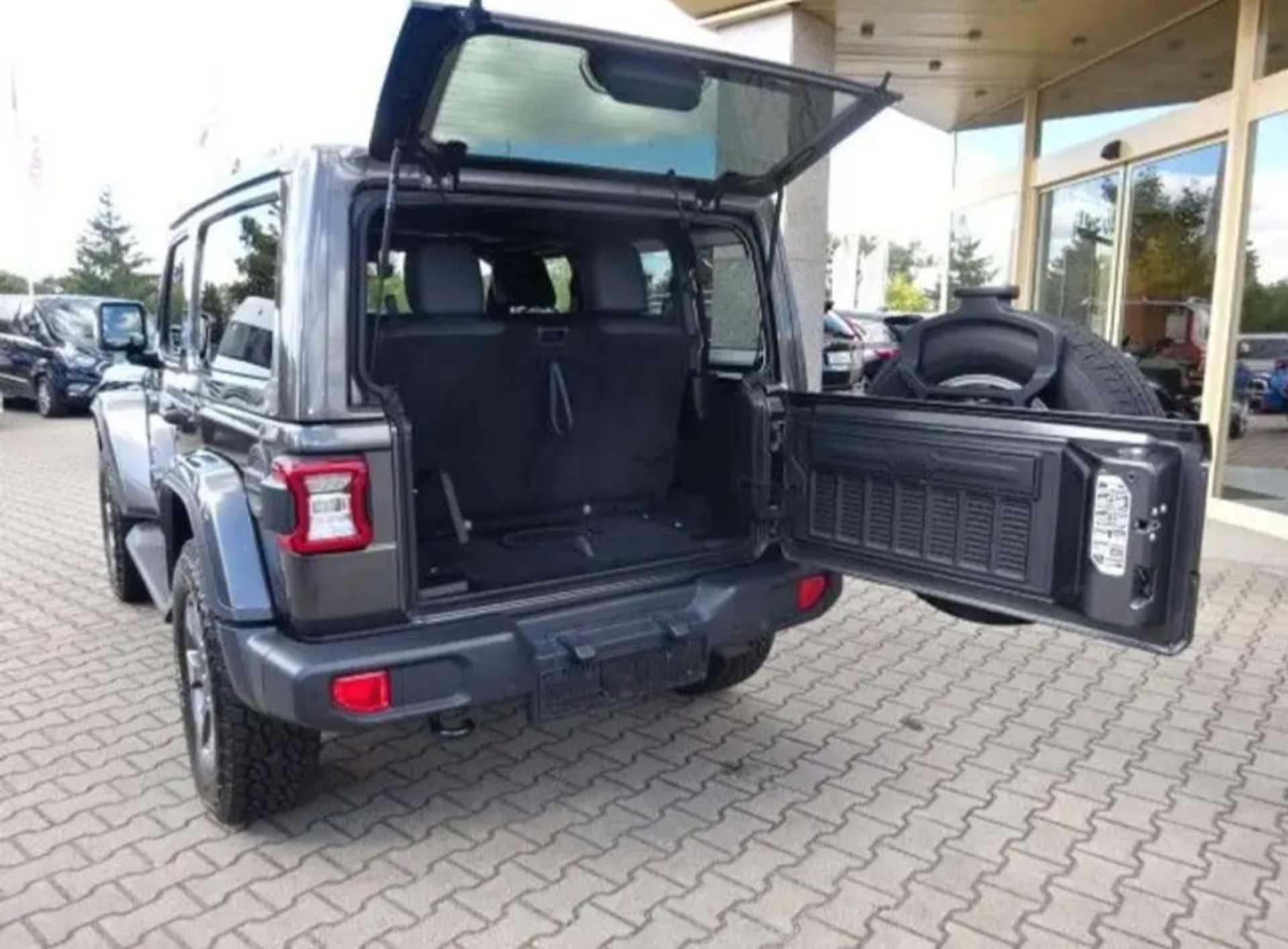 Jeep Wrangler  - 9