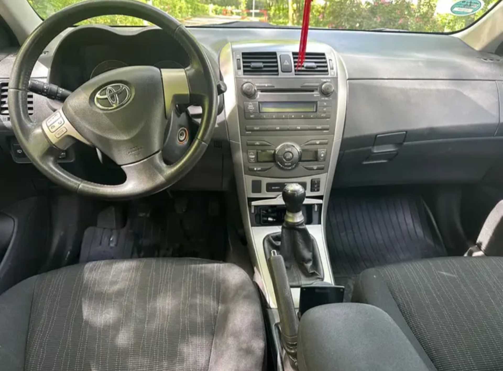 Toyota Corolla - 2