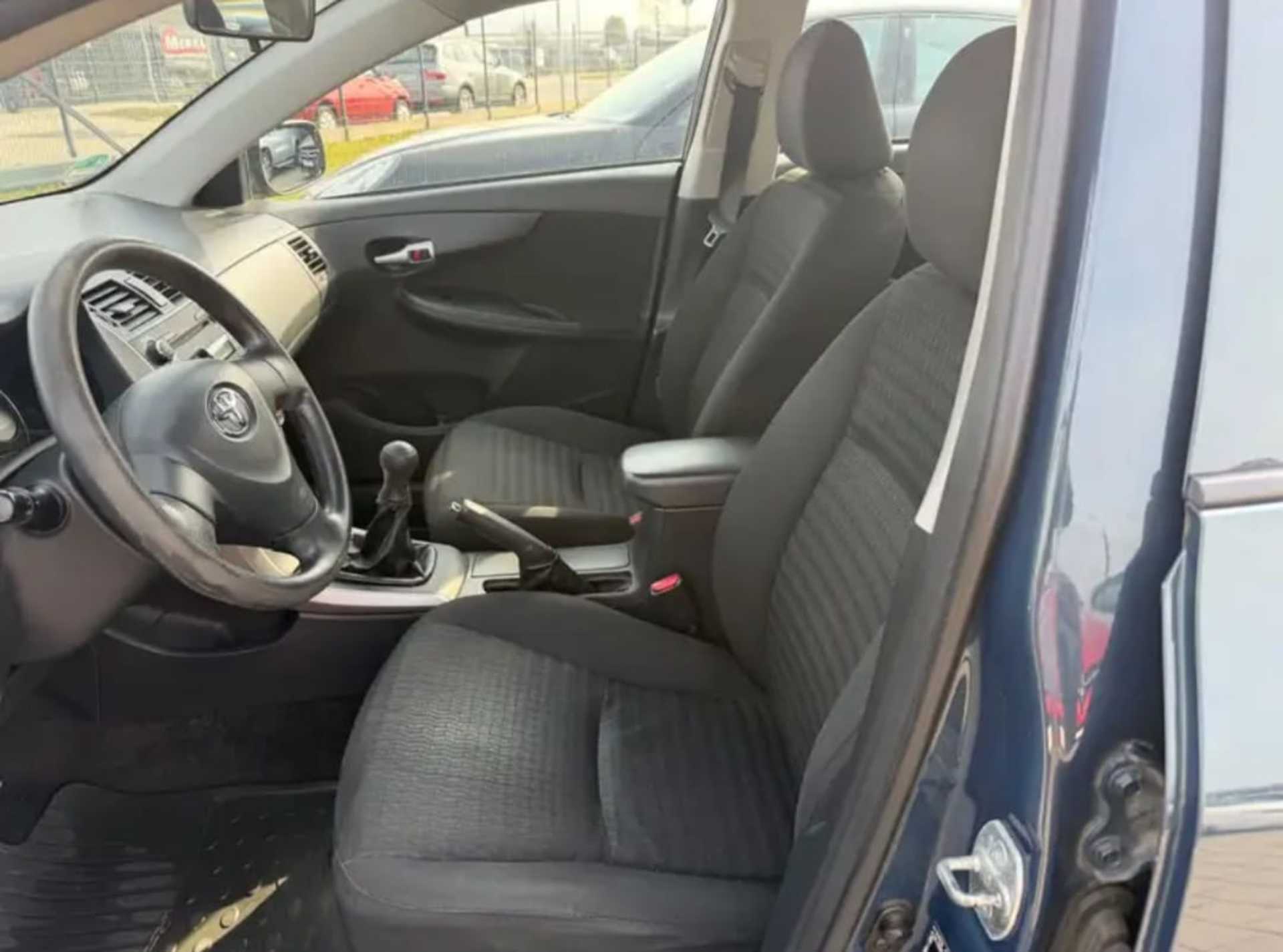Toyota Corolla - 2